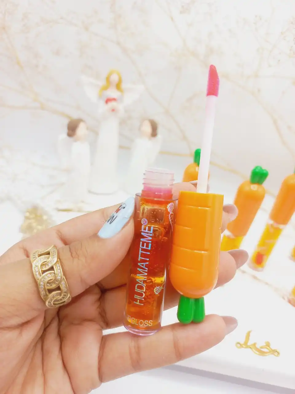 برق لب و لیپ گلاس درب هویج هدا مات می HUDA MATTE ME کد X050