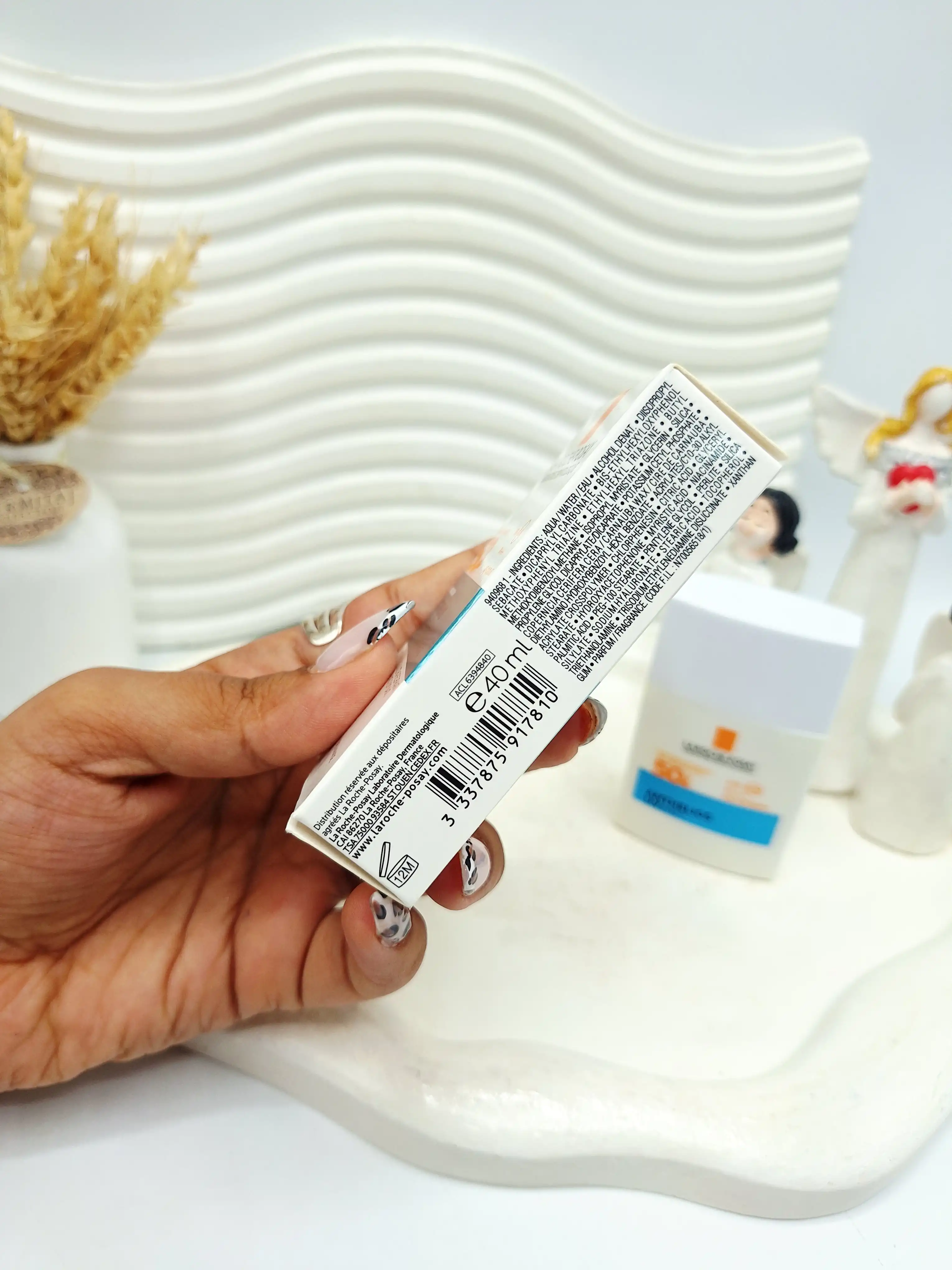 ضد آفتاب سرمی spf50 صورت برند لاروش پوزای های کپی امارات کد ۷۸۱۰