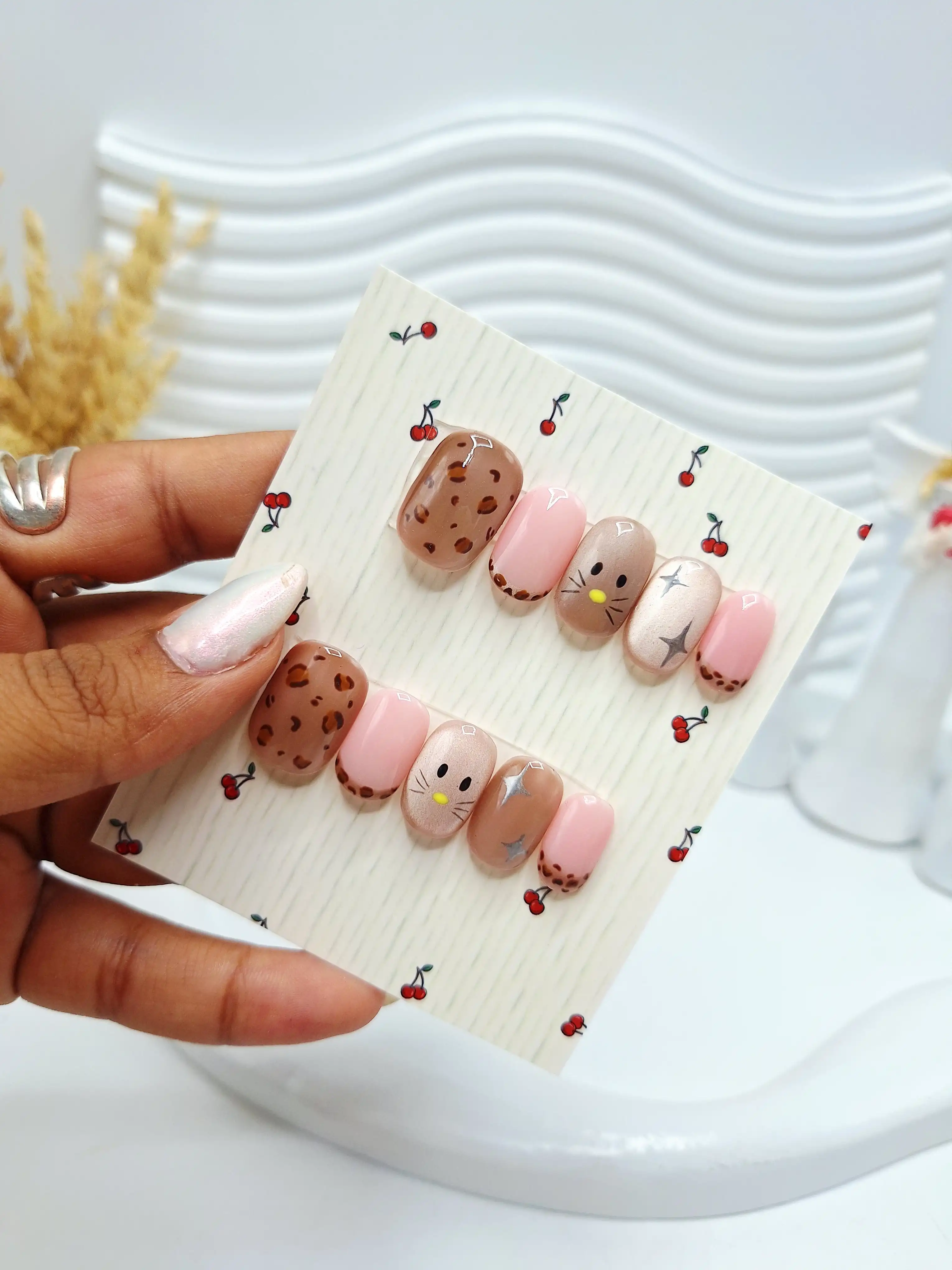 ناخن مصنوعی دست ساز با مواد کاشت مدل کوتاه گرد پلنگی موش ( ب همراه پک اختصادی)